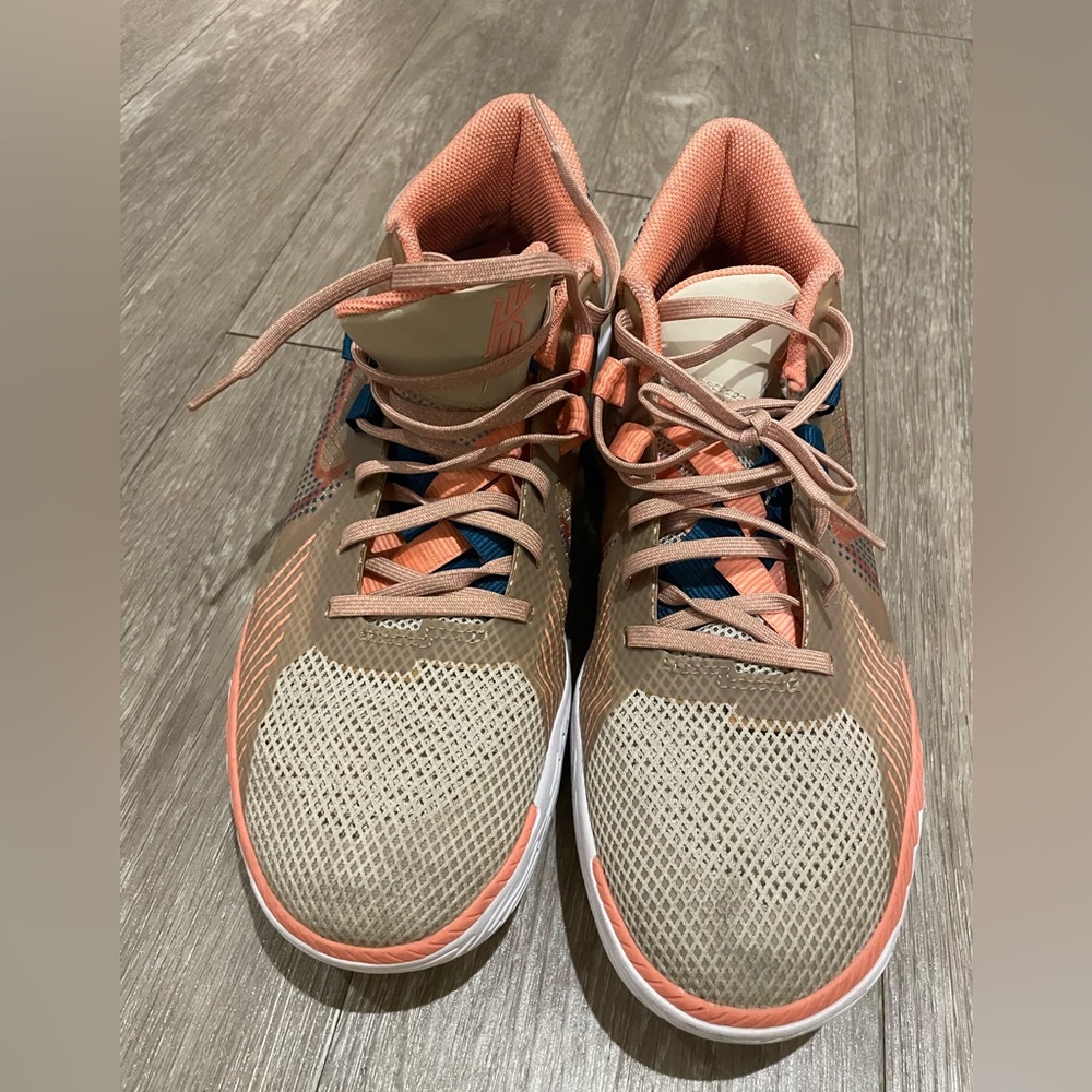 Nike Kyrie Flytrap Basketball Shoes – Men’s Size 10 – Excellent Condition